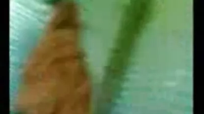 गोल-मटोल बड़े पेट सेक्सी मूवी के वीडियो शिक्षक उसे खेलने के लिए बहकाता है