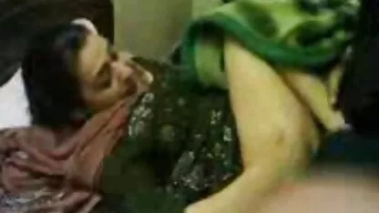 पार्टी के शौकीनों ने डीप थ्रोट के भोजपुरी सेक्सी हद मूवी बाद चूत को धो डाला
